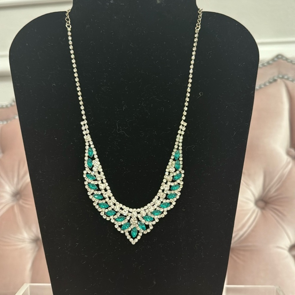 EMBELLISHED NECKLACE